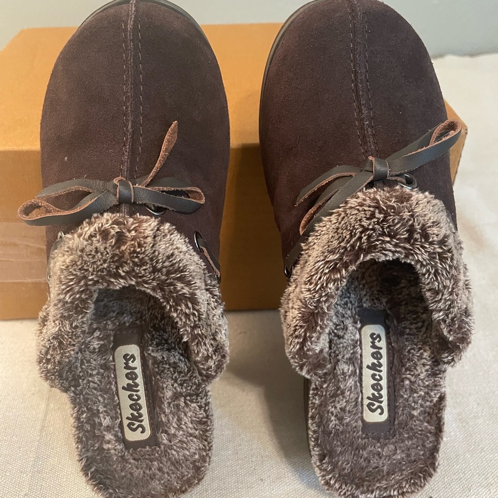 Skechers Women's Dark Brown Furry Mule Clogs - Picture 7 of 14